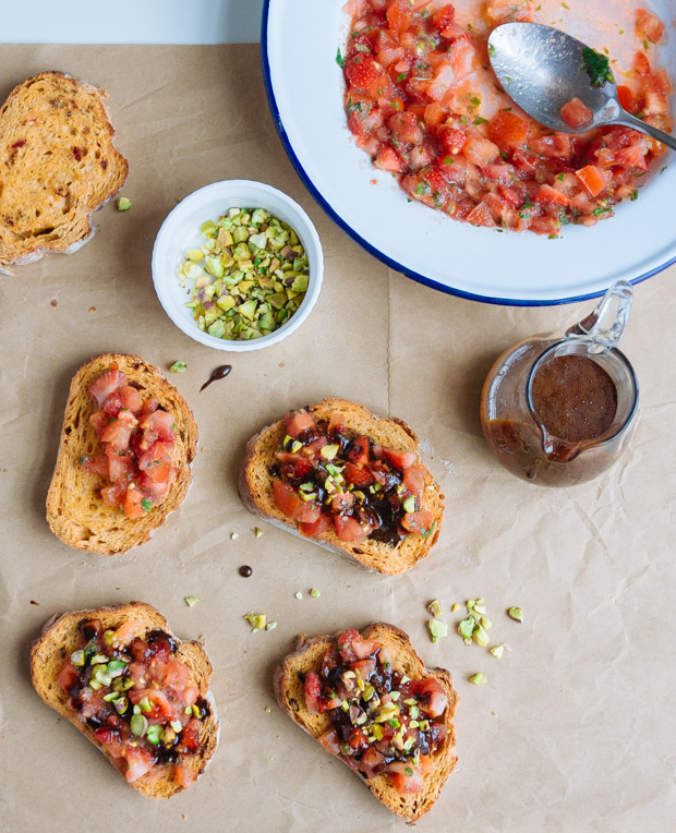 StrawberryTomatoBruschetta-620-5