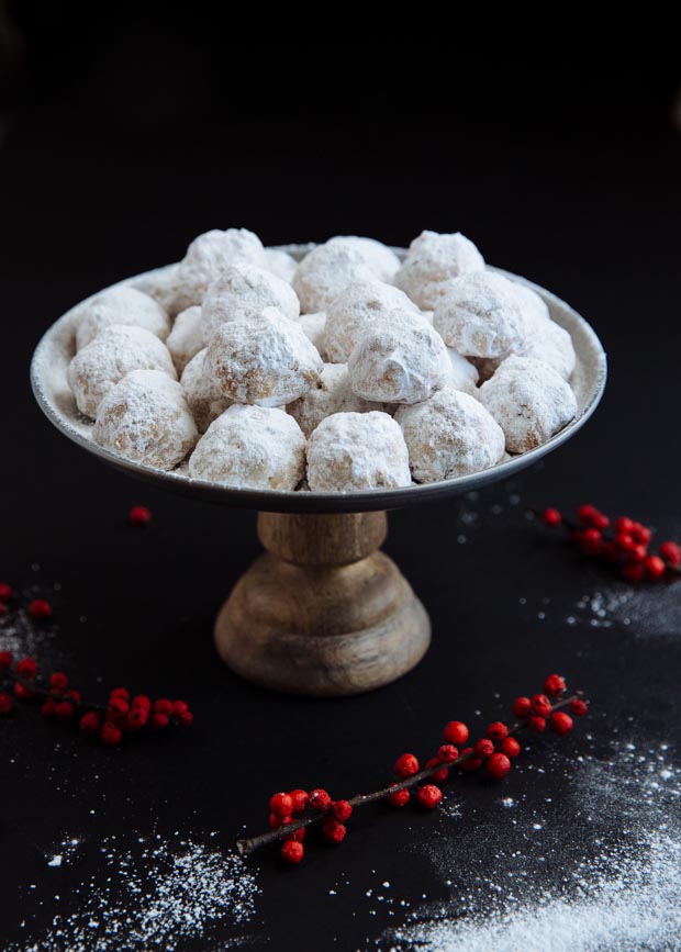 Buttery & nutty Greek Christmas cookies (kourampiedes)