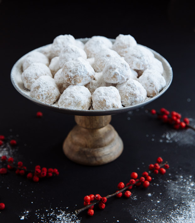 Buttery & nutty Greek Christmas cookies (kourampiedes)