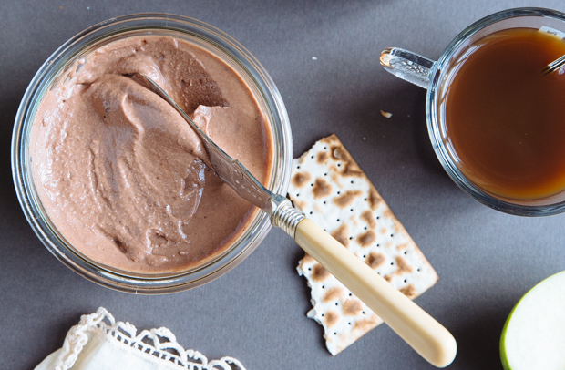 Vegan nut, cocoa & olive oil spread