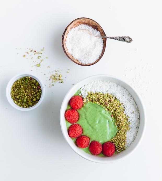 Spinach, avocado & maple smoothie bowl