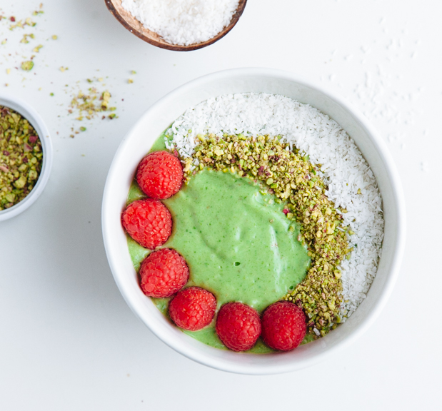 Spinach, avocado & maple smoothie bowl