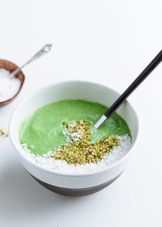 Spinach, avocado & maple smoothie bowl