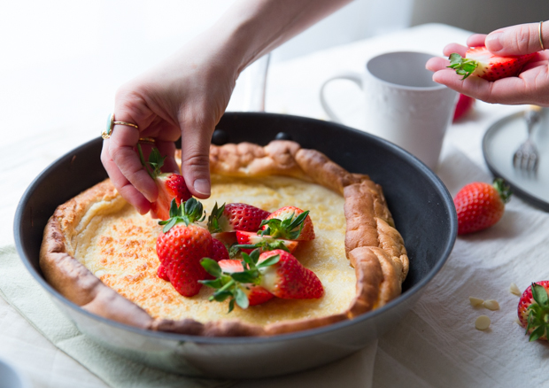  White chocolate & strawberry Dutch baby