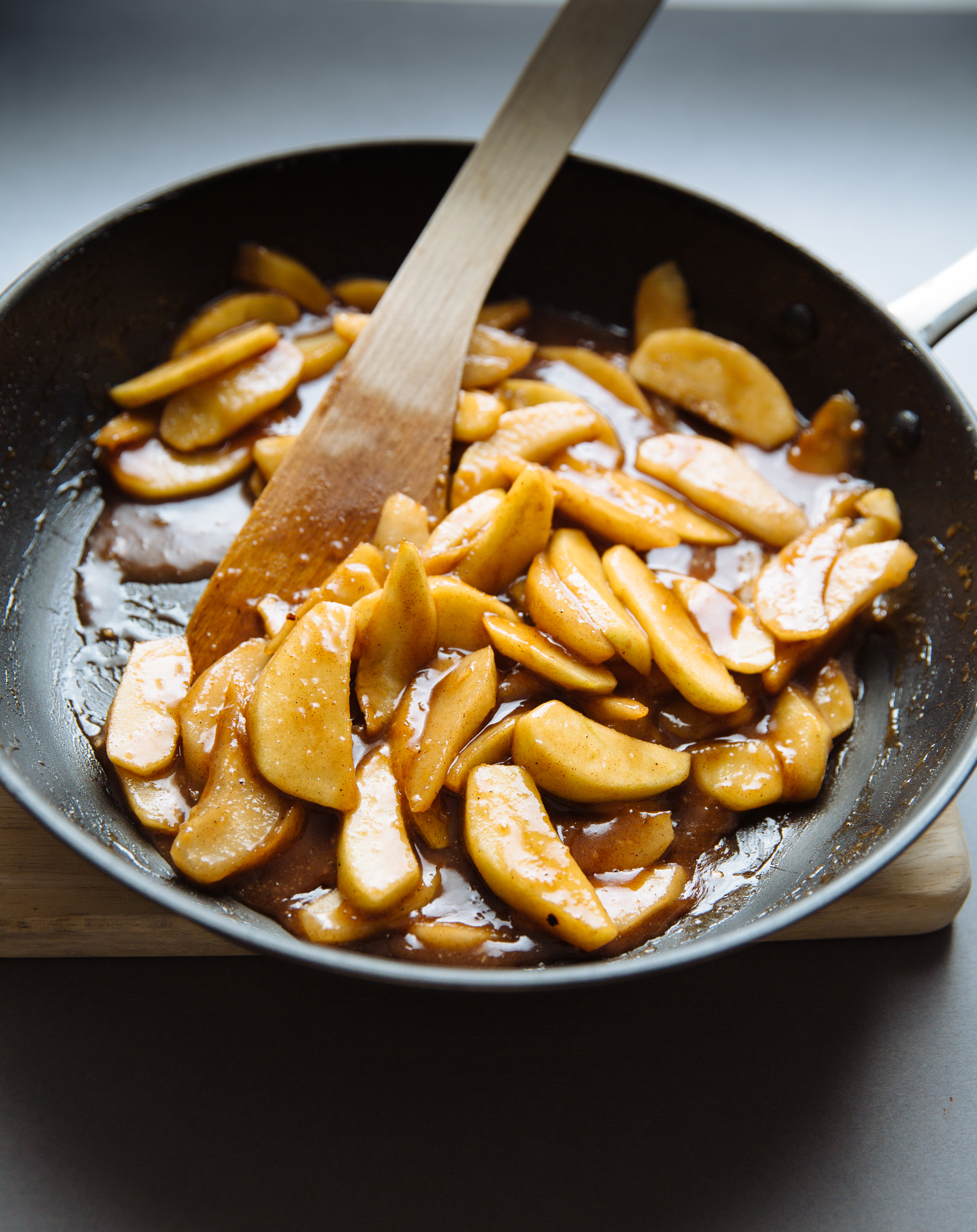 Apple, pear & cardamom pie