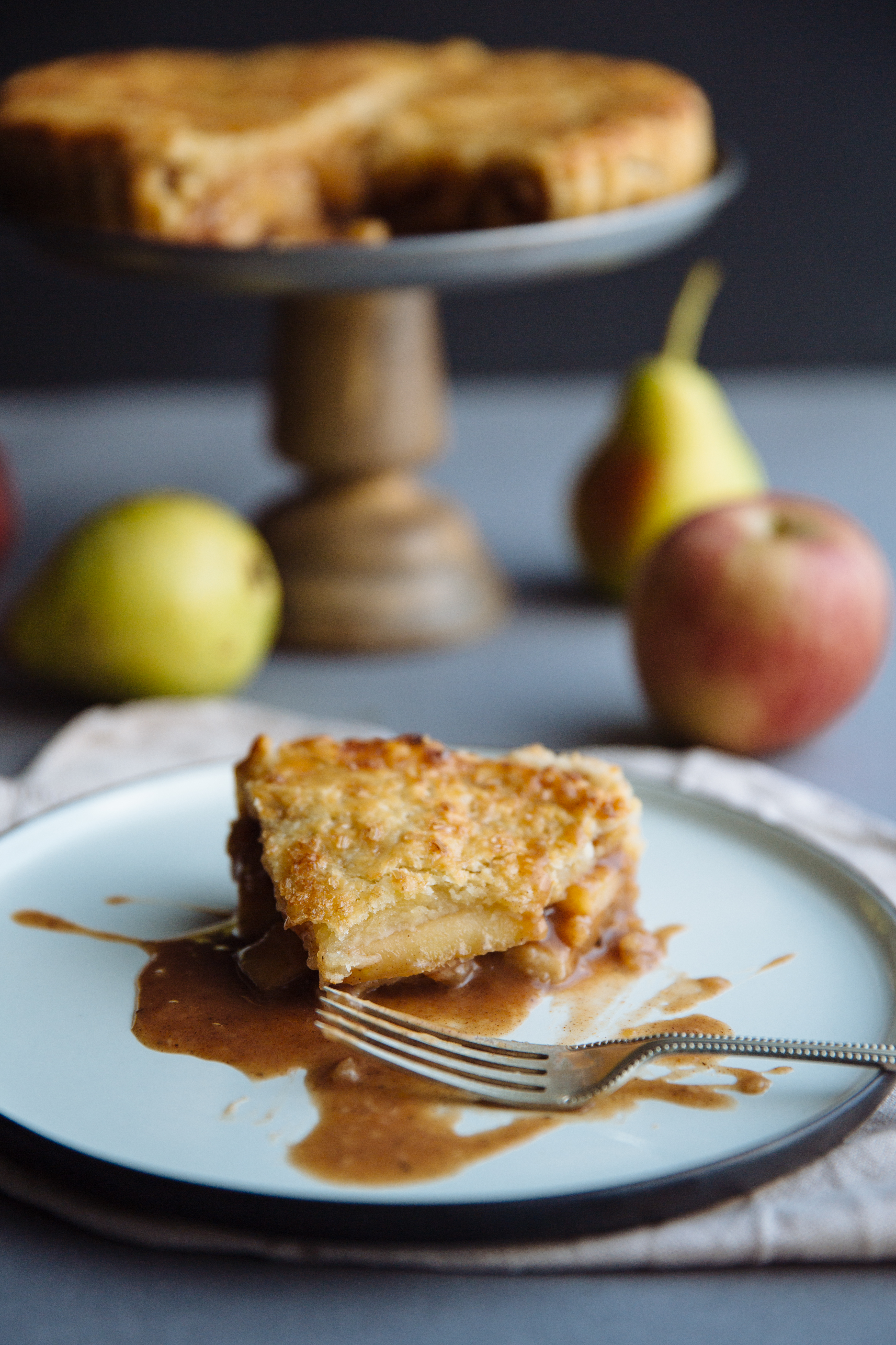 Apple, pear & cardamom pie