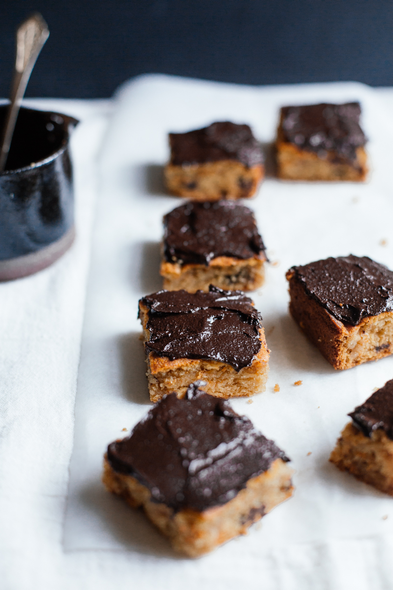 Halva & dark chocolate blondies