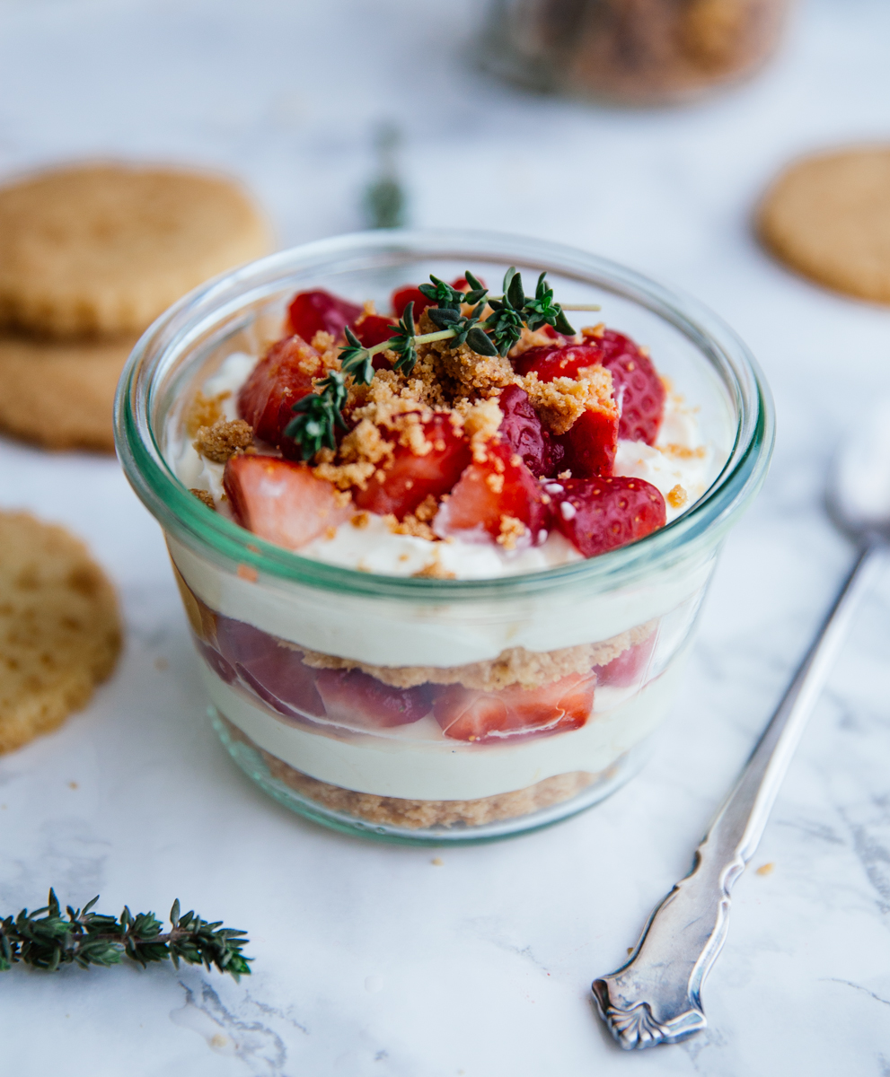 Shortbreads, strawberries & cream