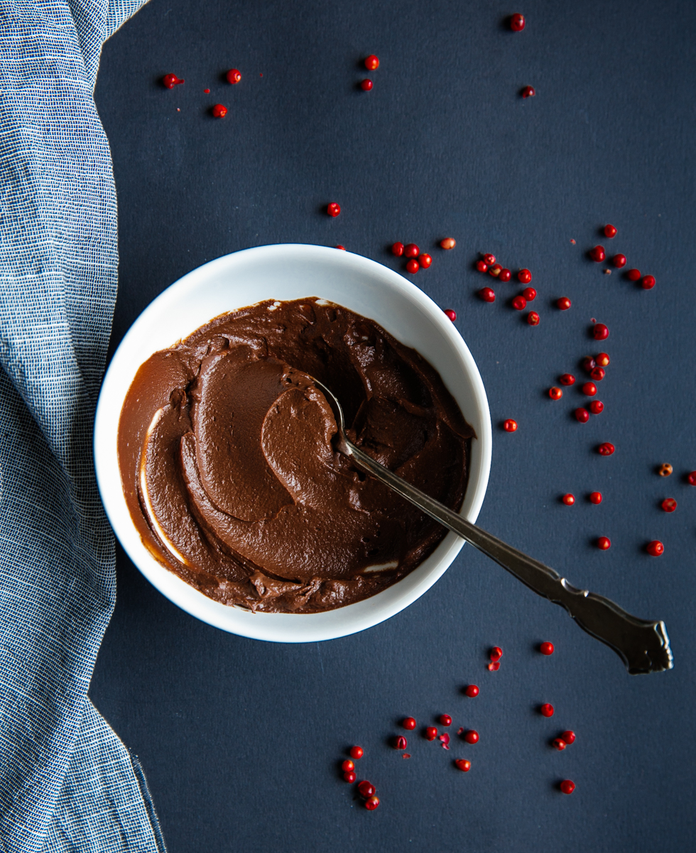 Spicy avocado cocoa mousse