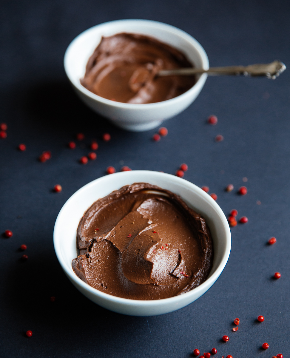 Spicy avocado cocoa mousse