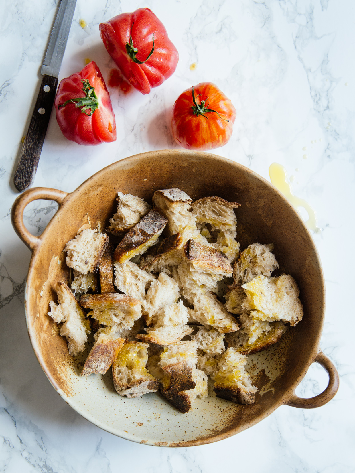 Spicy bread & tomato salad (panzanella)