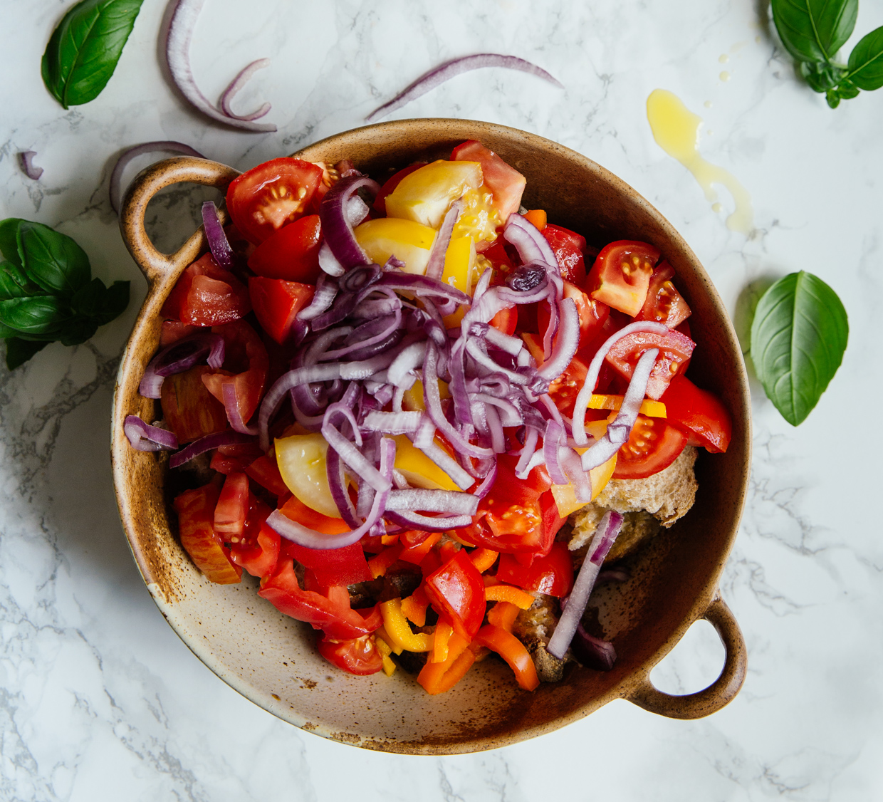 Spicy bread & tomato salad (panzanella)