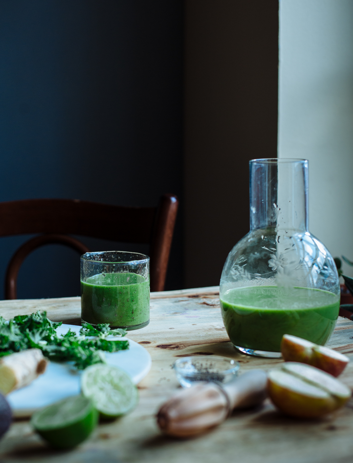 Super green avocado, kale & ginger smoothie