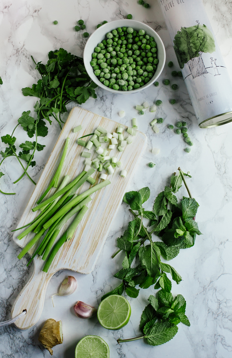 Smooth pea & spinach soup with lemongrass, ginger & fresh herbs