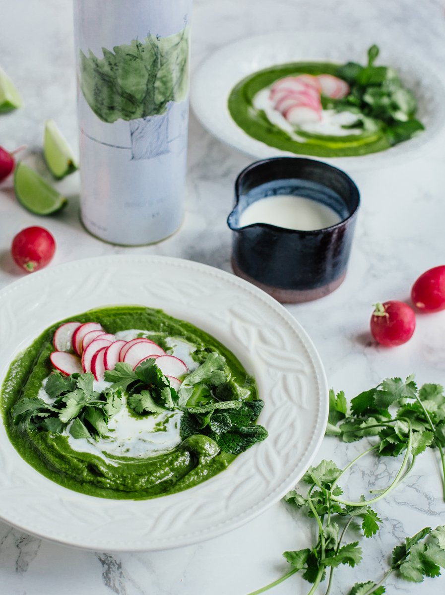 Smooth pea & spinach soup with lemongrass, ginger & fresh herbs