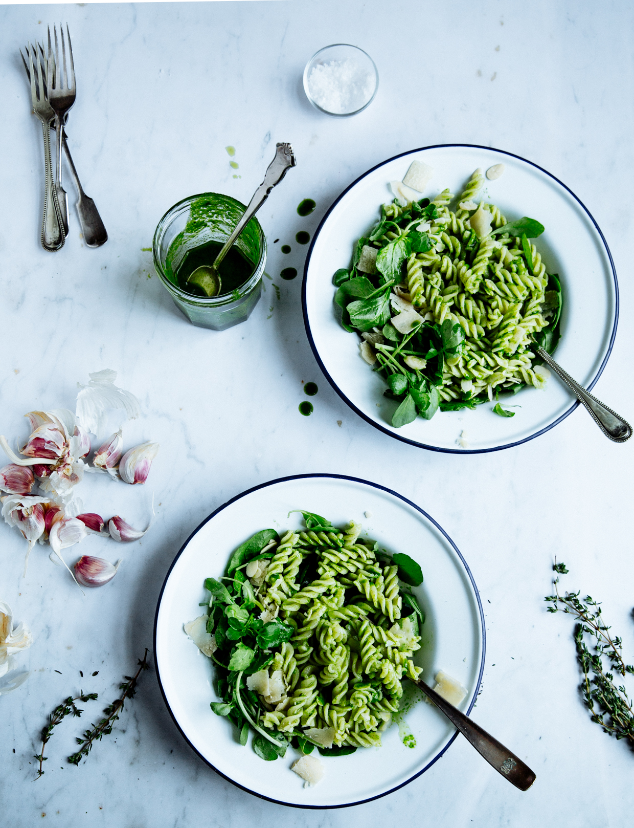 Green pasta salad with parsley & thyme vinaigrette