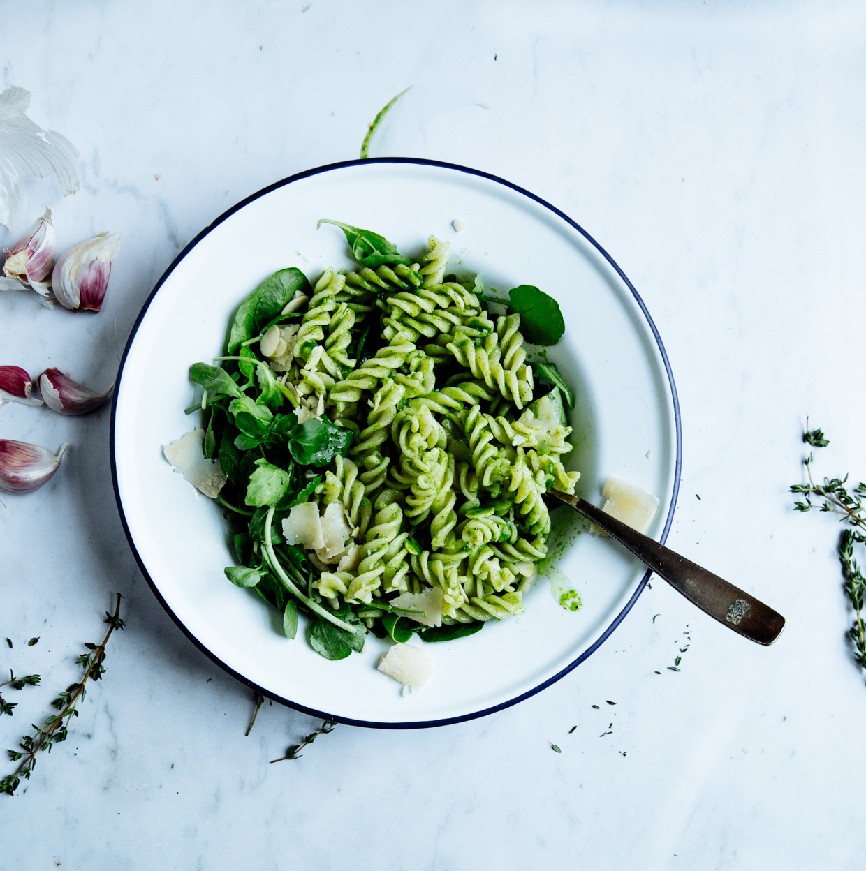 Green pasta salad with parsley & thyme vinaigrette