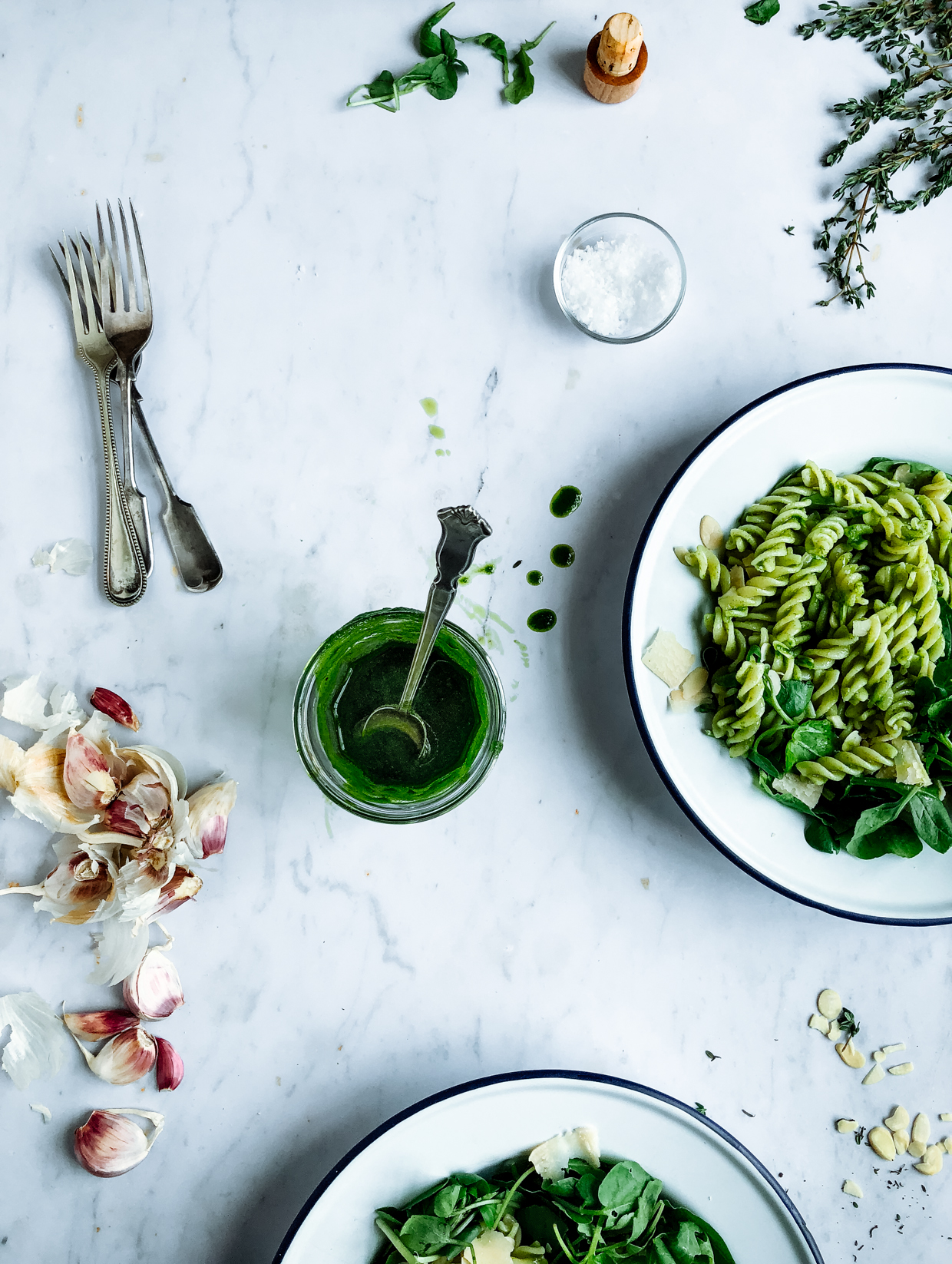 Green pasta salad with parsley & thyme vinaigrette