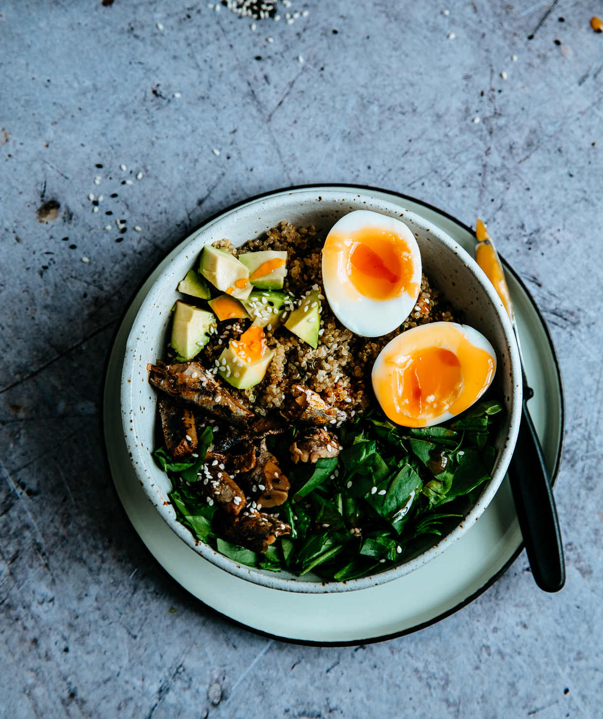 Sardine, avocado & spinach quinoa bowl