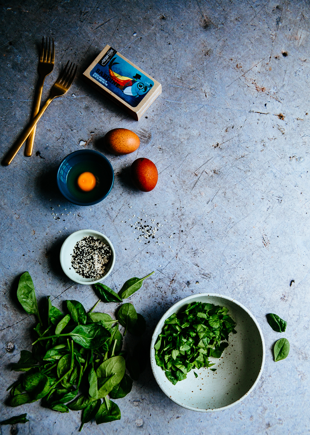 Sardine, avocado & spinach quinoa bowl